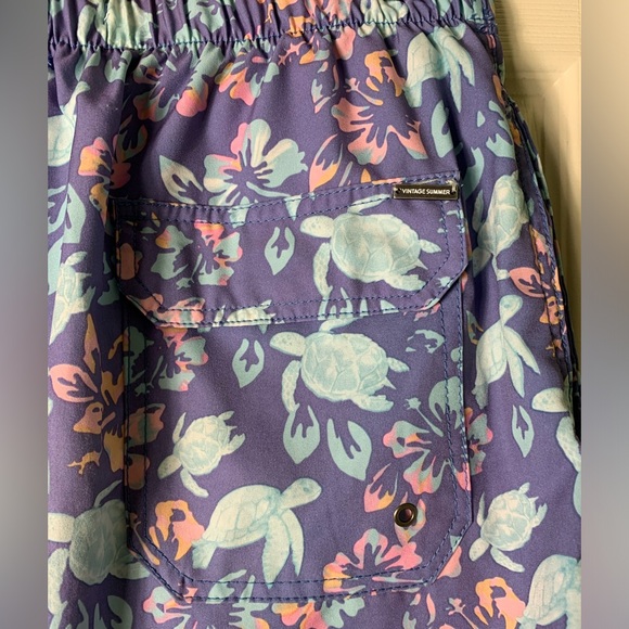 REVOLVE Vintage Summer | Men’s Tropical Turtle Print Swim Trunks - Medium - Picture 8 of 11